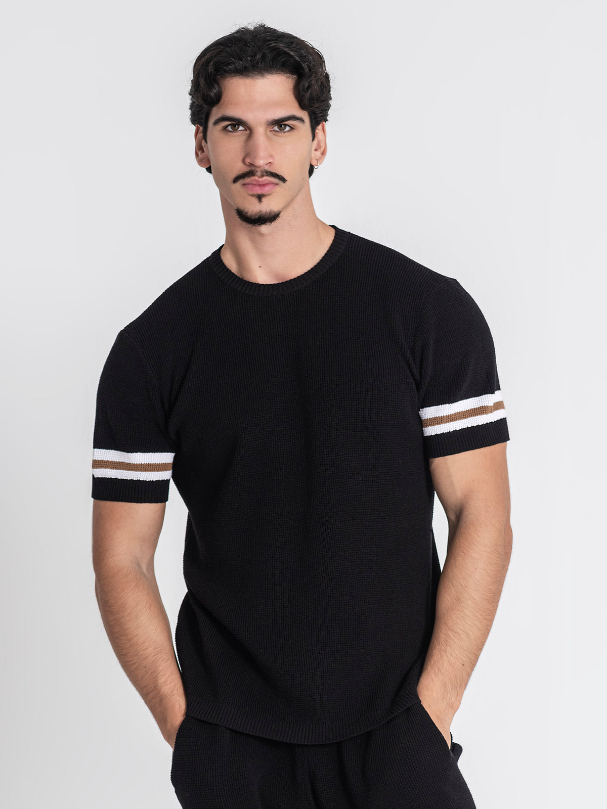 t-shirts / Black Retro Vibes Knit Tee