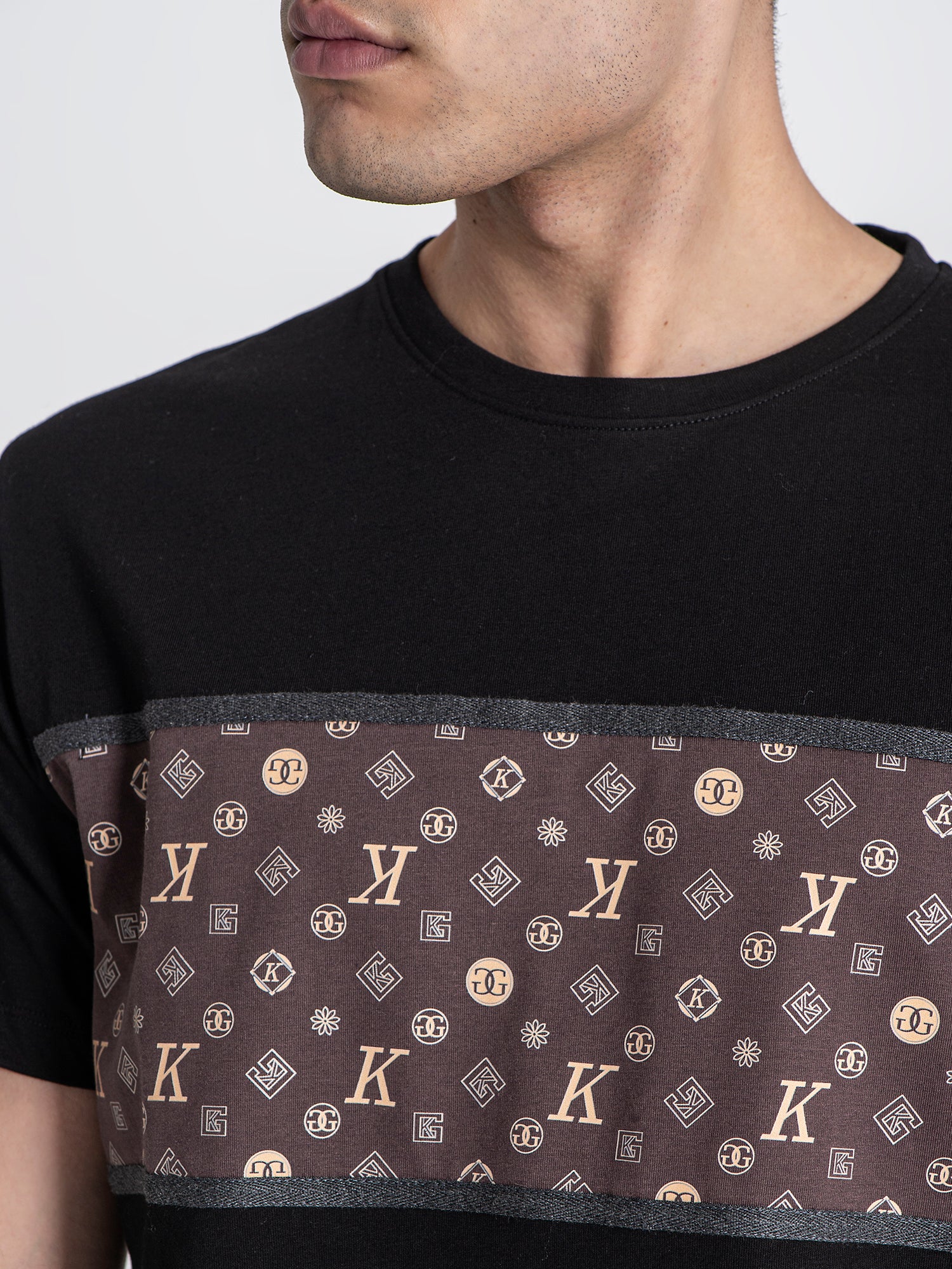 t-shirts / Black Logomania Tee