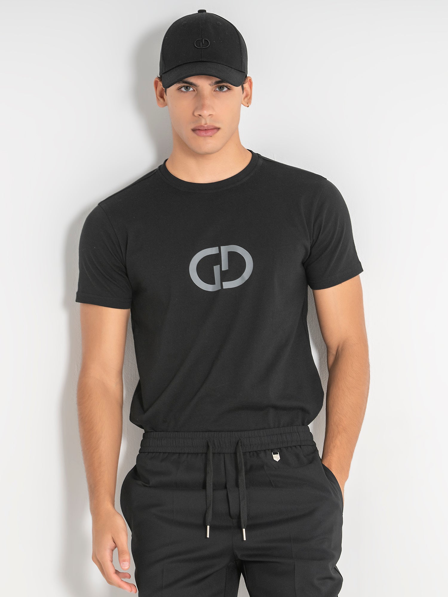 t-shirts / Black Essence Tee