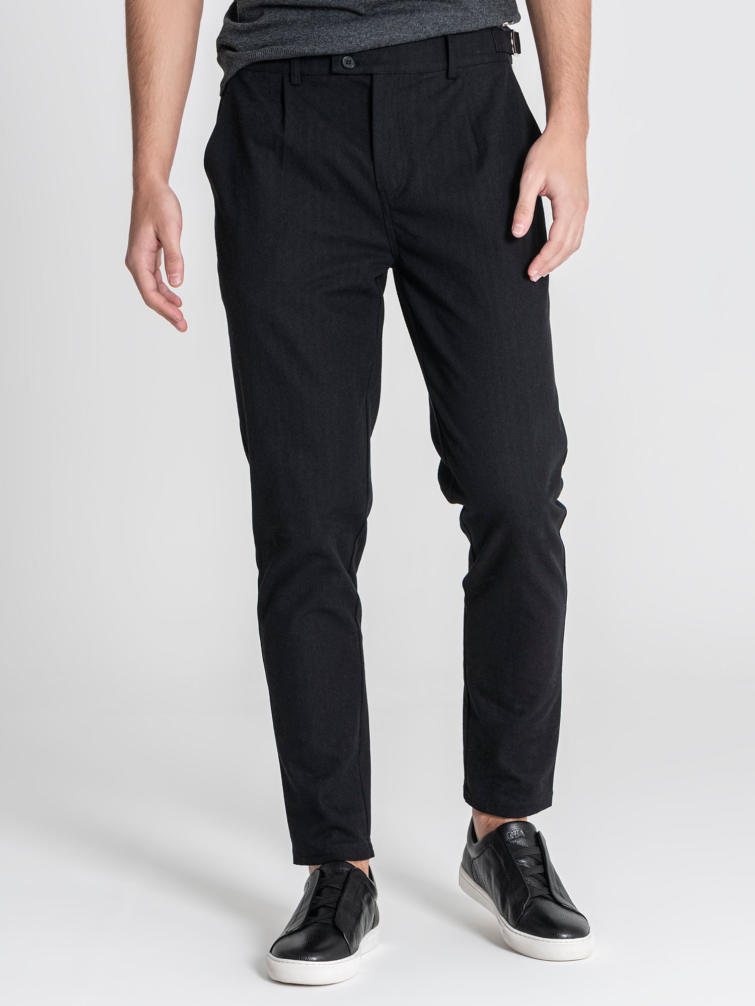 pants / Black Pleated Chino Pants