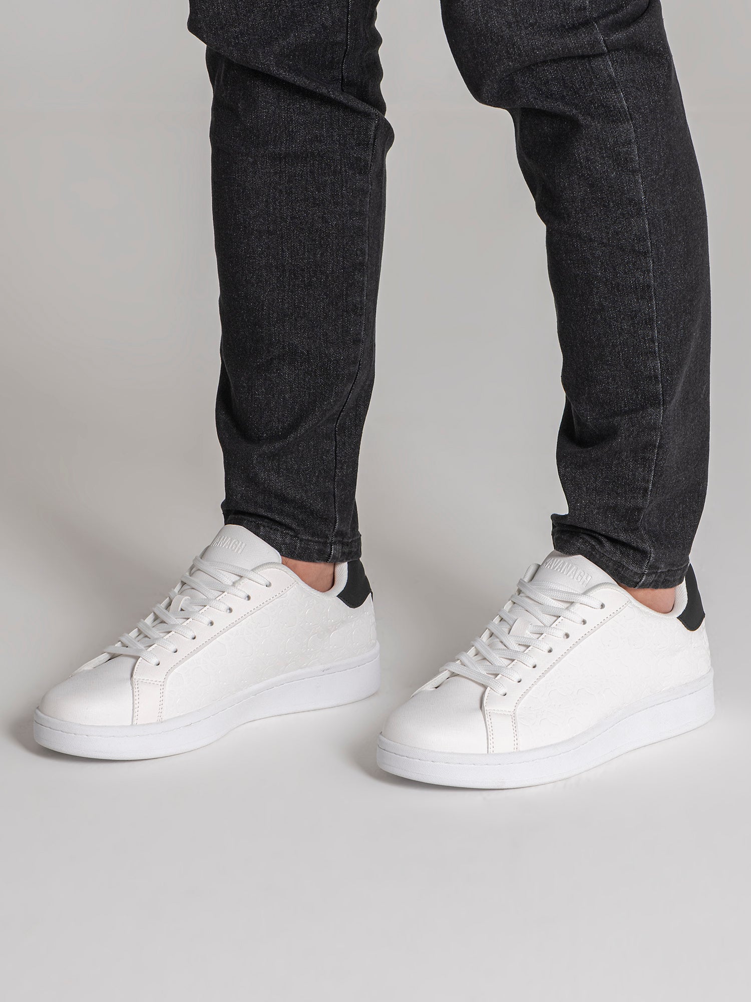 sneakers / White Insignia Sneakers