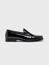 sneakers / Black Smart Loafers