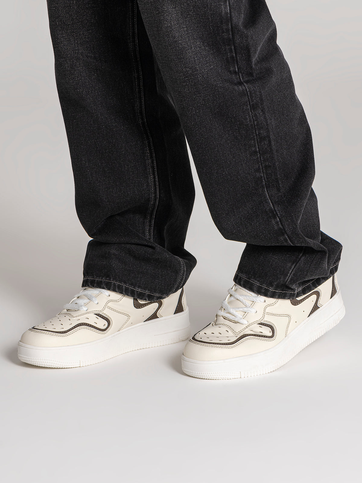 sneakers / White Dive Sneakers