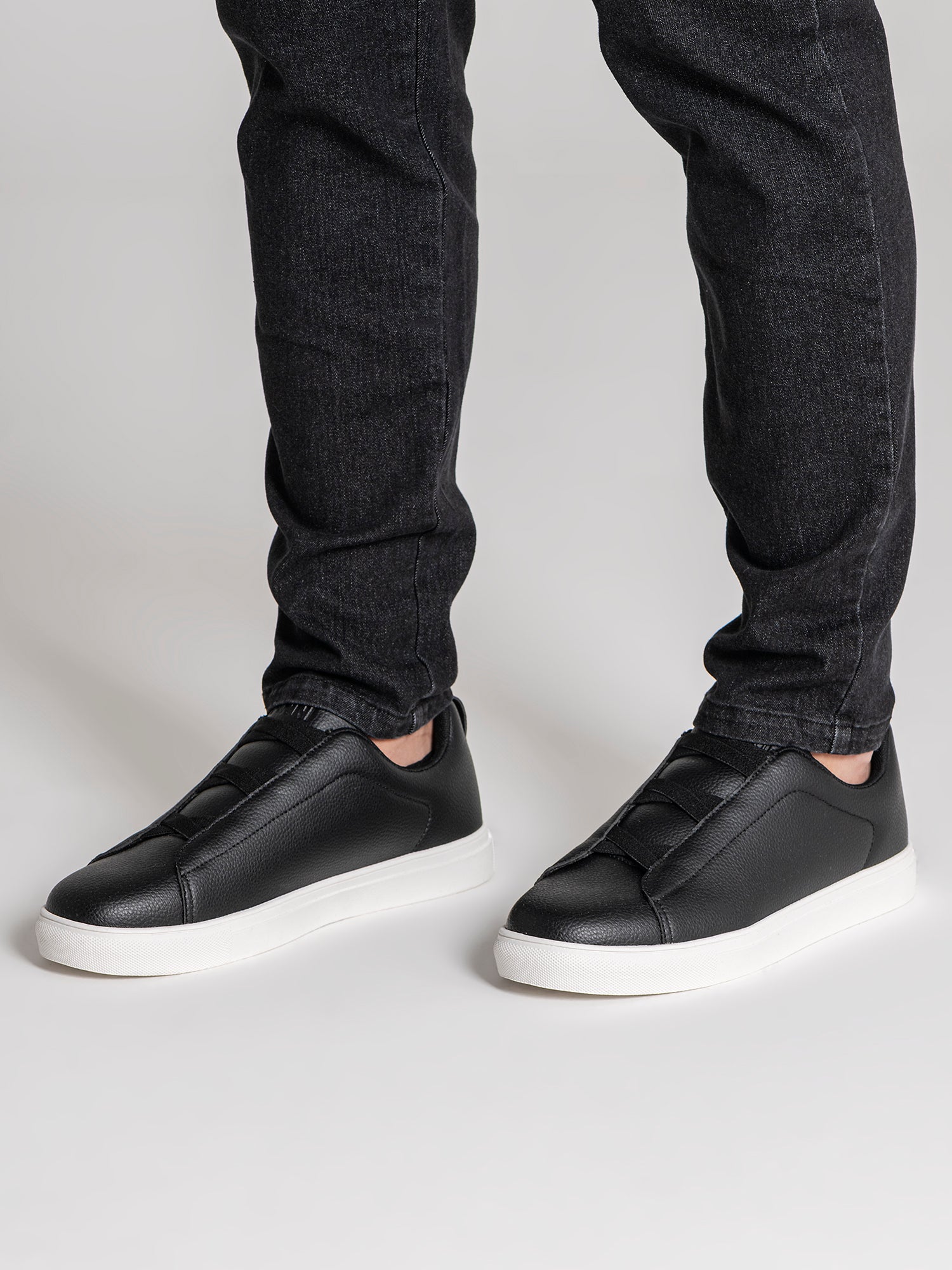 sneakers / Black Smart Sneakers