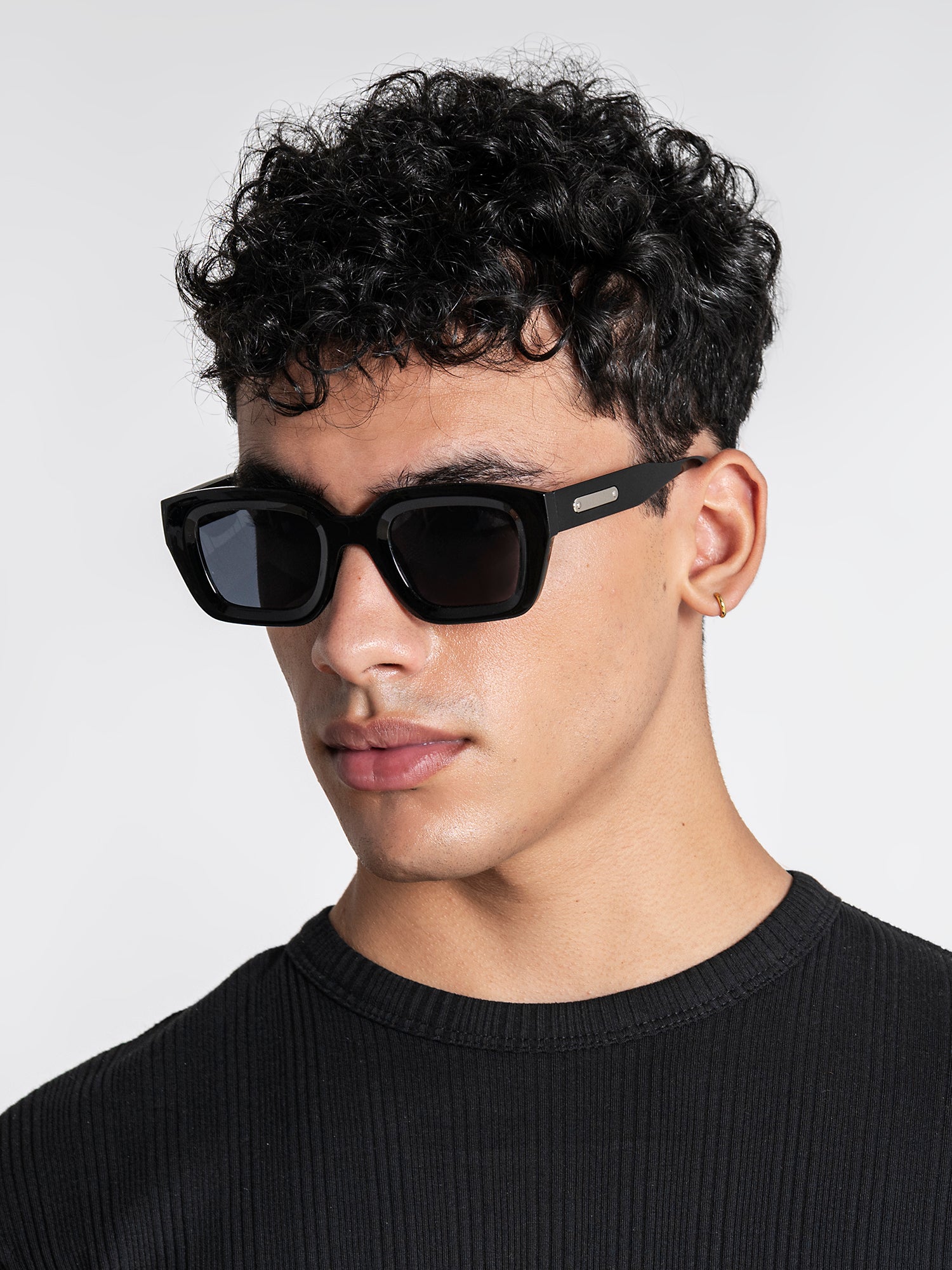 sunglasses / Black Bold Sunglasses