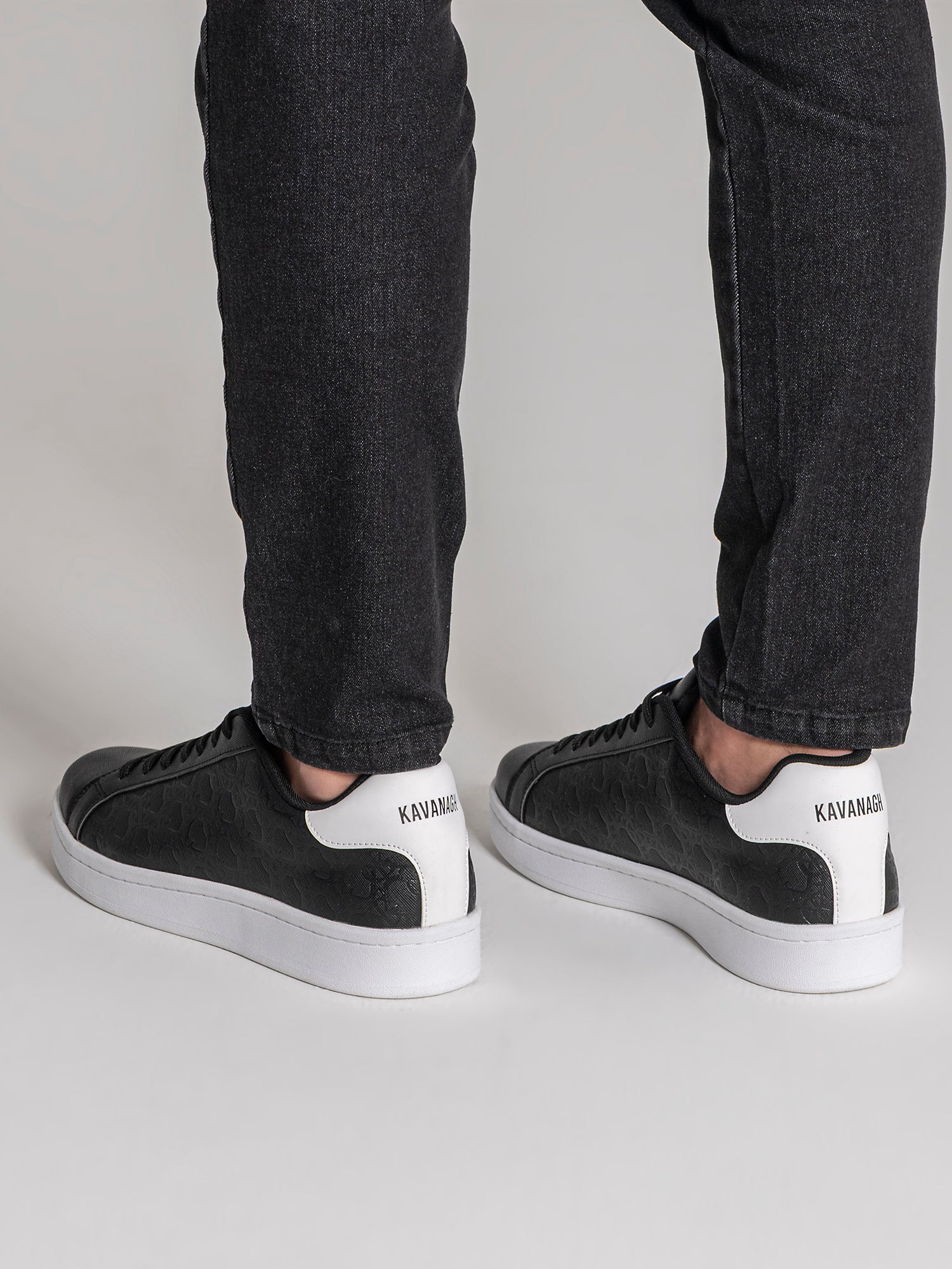 sneakers / Black Insignia Sneakers