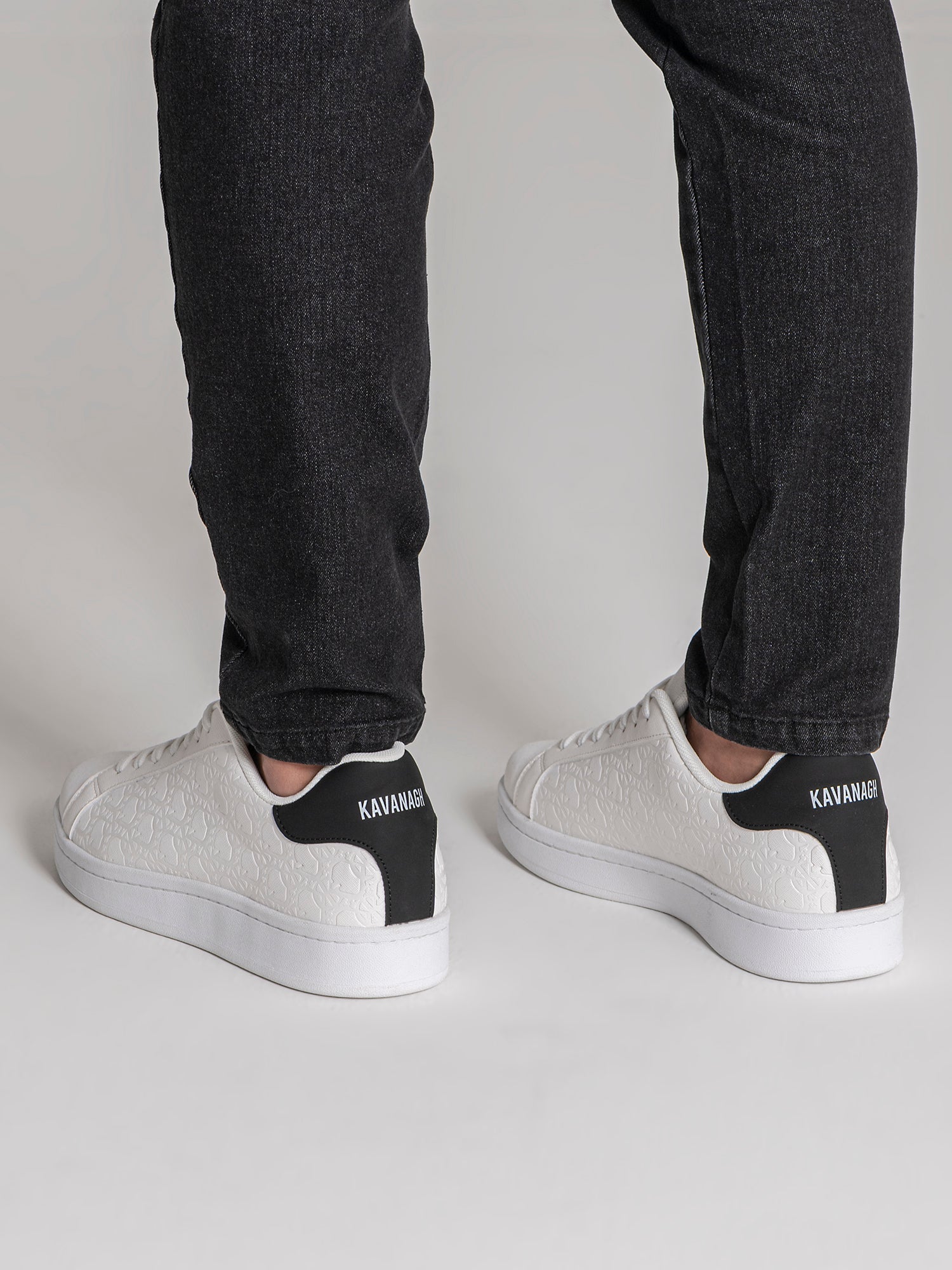 sneakers / White Insignia Sneakers