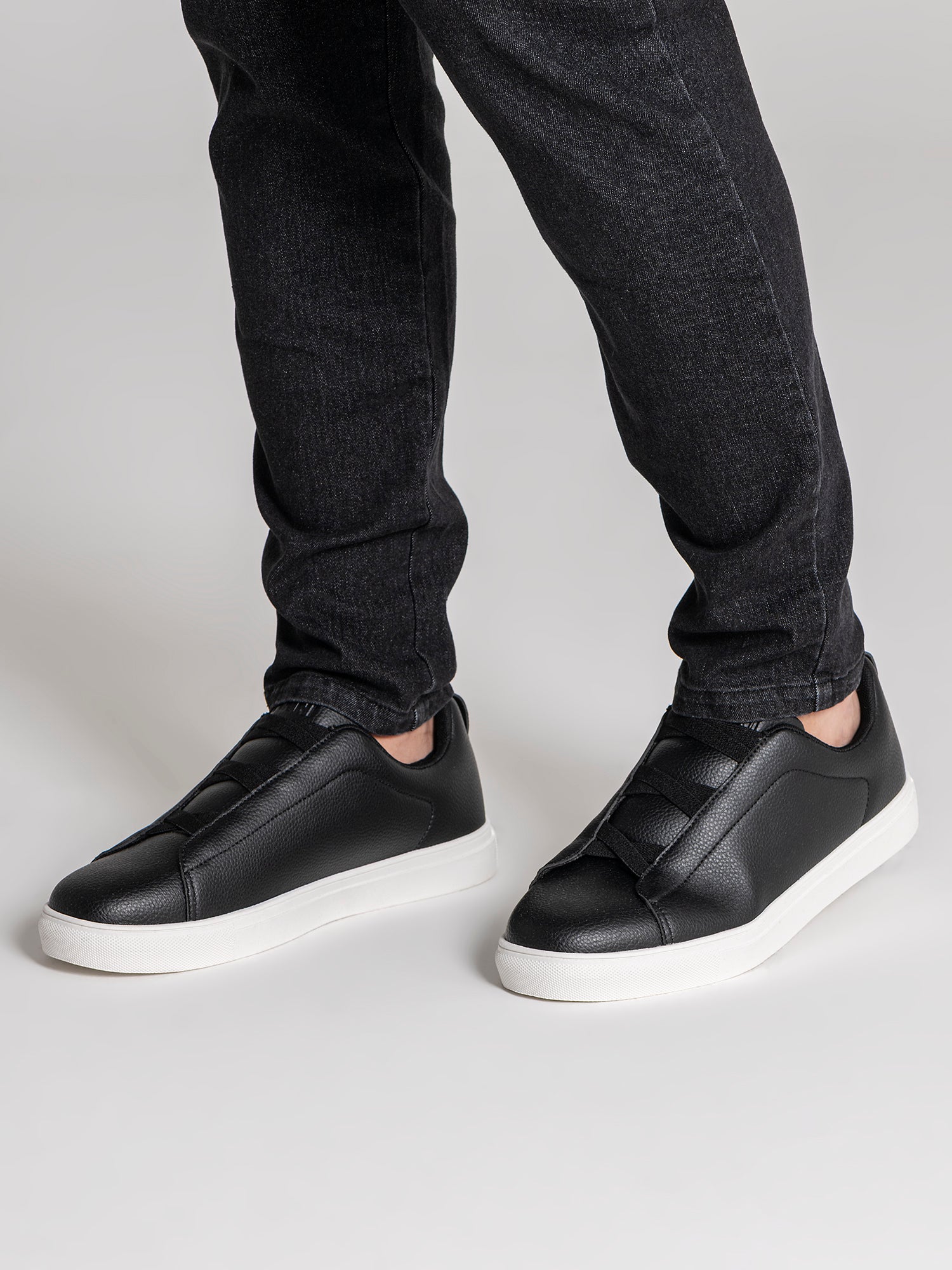 sneakers / Black Smart Sneakers