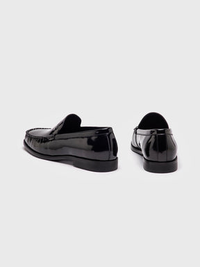 sneakers / Black Smart Loafers